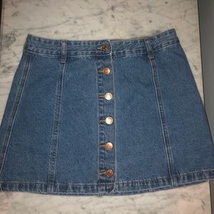 Adorable button jean skirt